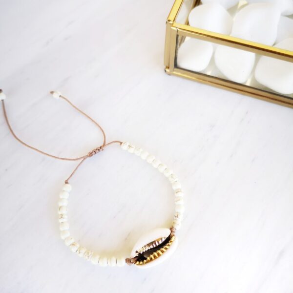 white shell bracelet
