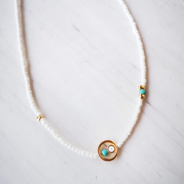 Round eye bead necklace