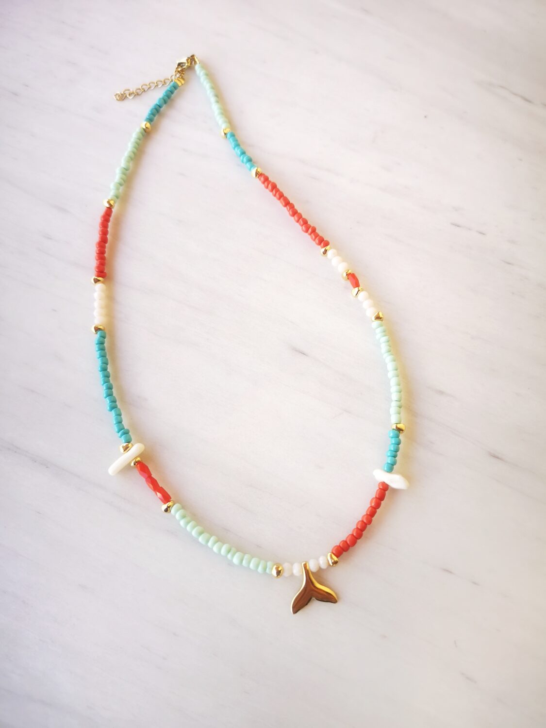 Multicolor tail necklace