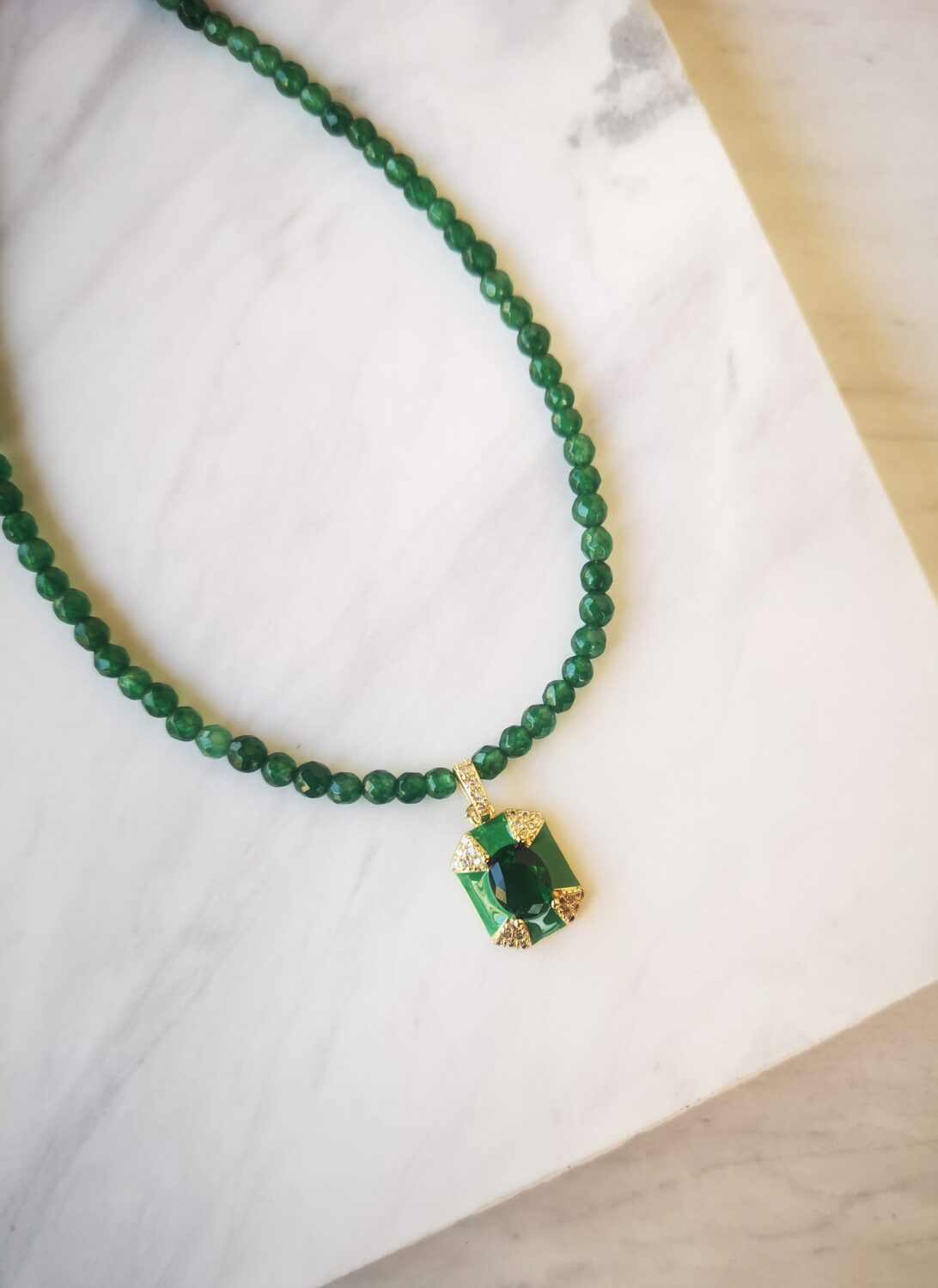 Green zircon agate necklace