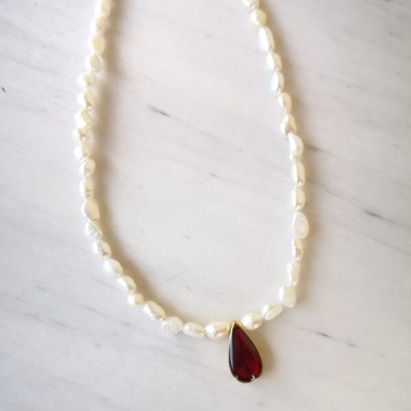 Pearl drop necklace-red