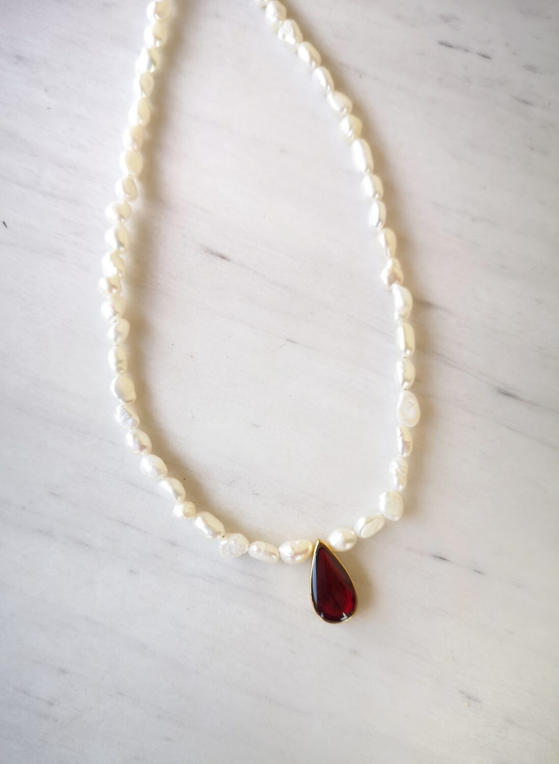 Pearl drop necklace-red