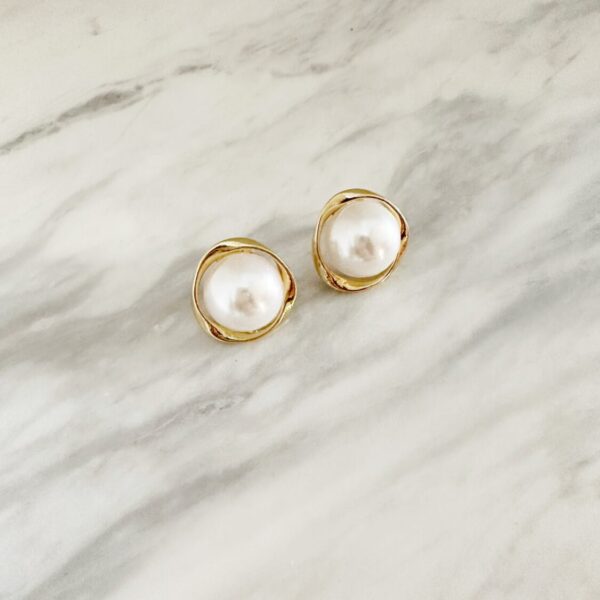 Round Pearl Earrings Golden