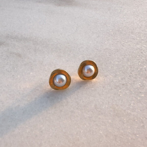 Mini Pearl Round Earrings